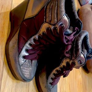 Shoes, Volatile. Size 7 . Good condition! Closet clearance sale !